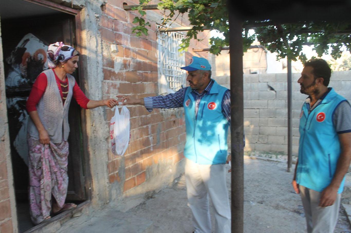 Diyanet Vakfı Kızıltepe'de kurban eti dağıttı